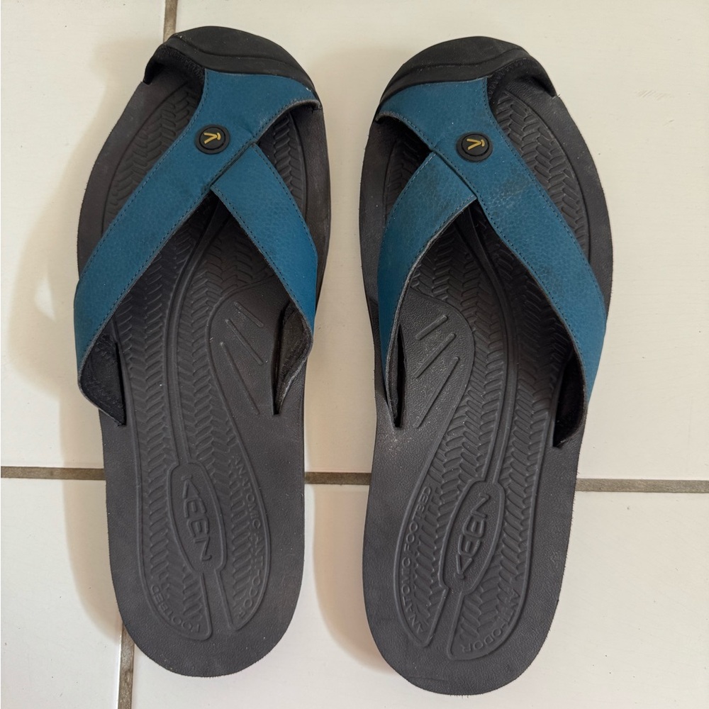 EUC - Keen Men's Black and Teal Flip-Flop Sandals